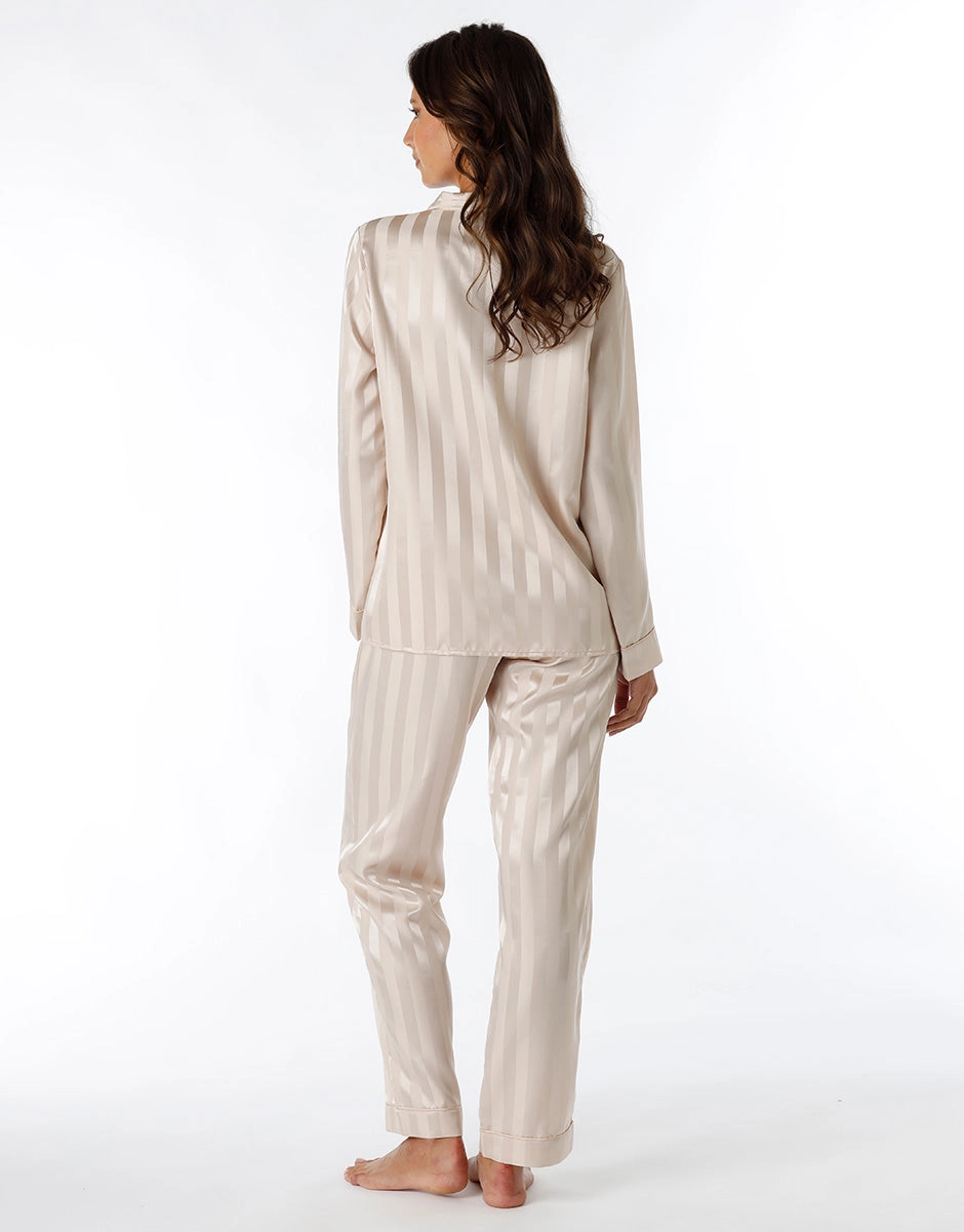 Pyjama long ouvert en satin amande pour femme