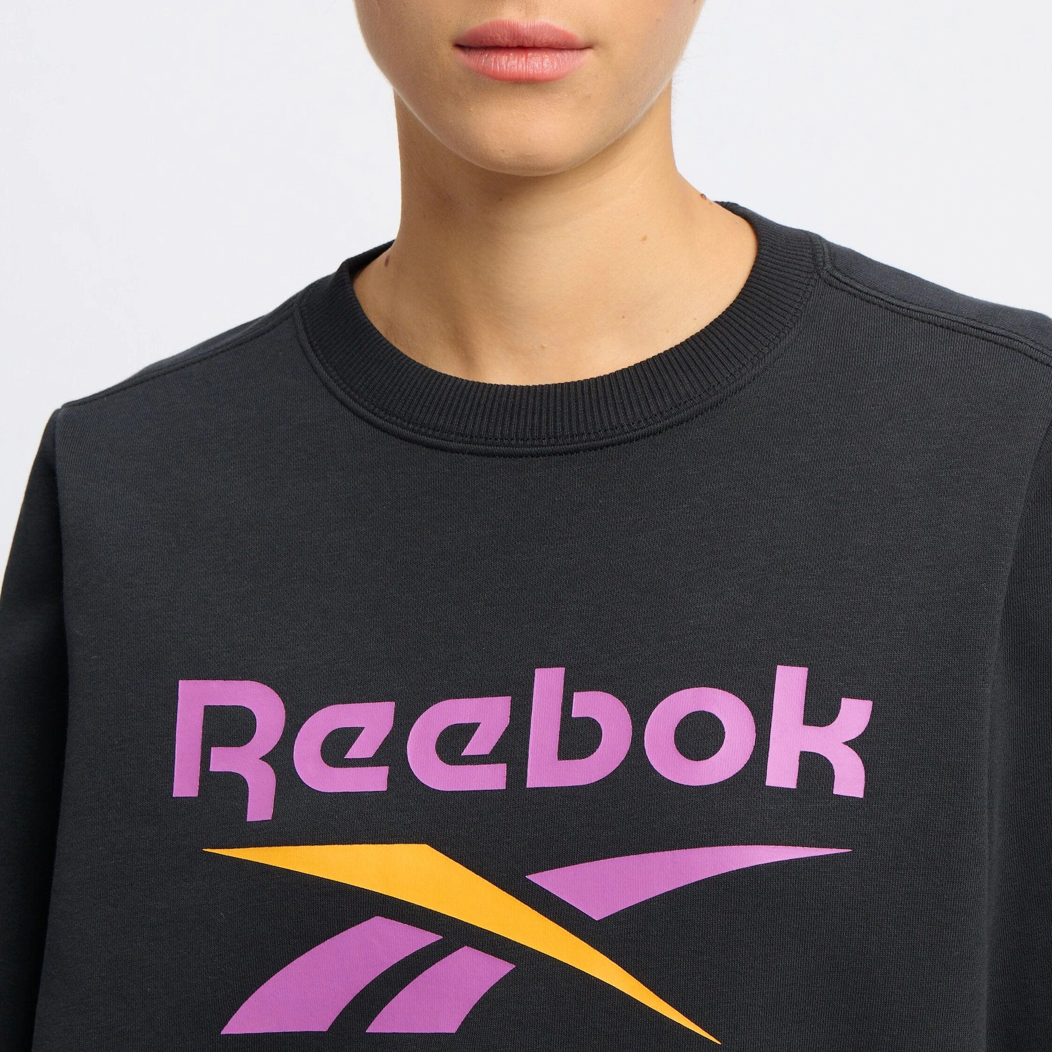 REEBOK WOMEN'S IDENTITY BIG LOGO BLACK SWEATSHIRT
