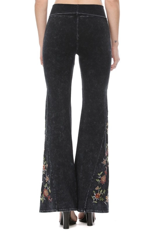 T-Party Mineral Washed Rust Flower Embroidery Yoga Pant CJ75316