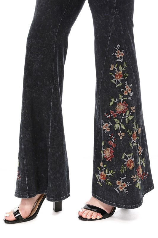 T-Party Mineral Washed Rust Flower Embroidery Yoga Pant CJ75316